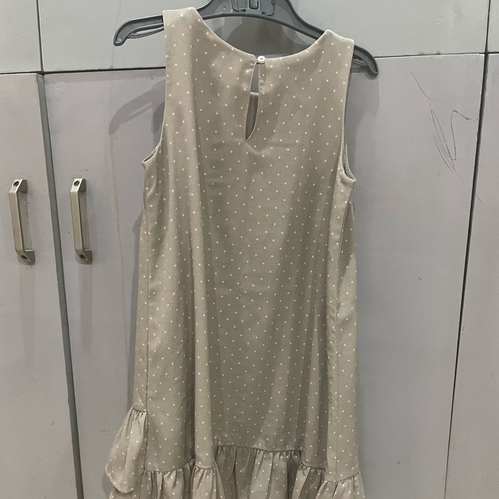 H&M sleeveless georgette material, frills at the front bottom. Size 4-6 year - Picture 2 of 4